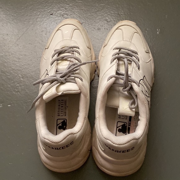 Men shoes like new no stains, discolored original - Picture 2 of 3